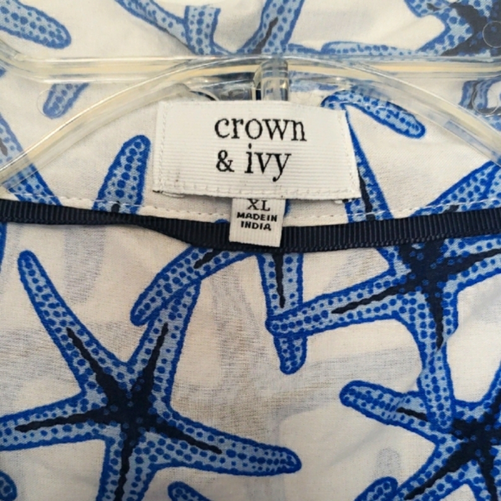 Crown & Ivy Starfish Print Button-Up Shirt - Picture 6 of 8